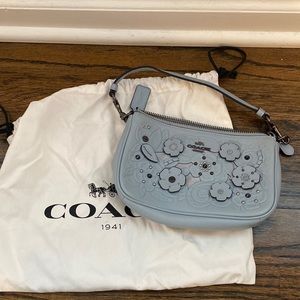 Coach shoulder bag: light blue with flowers